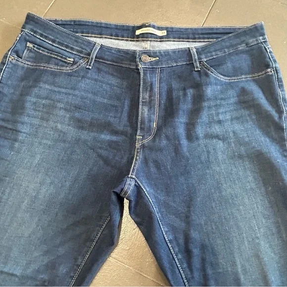 Levi Strauss Woman’s 711 Skinny Ankle Jeans - Picture 4 of 11